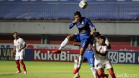 Selepas jeda, kedua tim sama-sama mencoba menyerang dan menciptakan peluang gol.