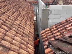 Tetangga Bangun Tembok, Akses Jalan 8 Rumah Warga Brebes Tertutup