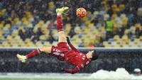 Robert Lewandowski. 54 laga: 64 gol, 9 assist. Juara Bundesliga dan DFL Supercup. Foto: Getty Images/Sebastian Widmann