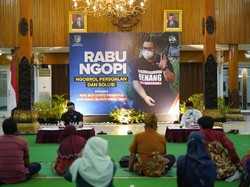 Saat Mas Dhito Pimpin Doa Usai Dengar Cerita Duka Warganya