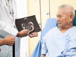 Bisakah Parkinson Diatasi dengan Pembedahan? Ini Penjelasan Dokter