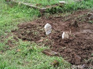Aksi Bongkar Kuburan di Ponorogo hingga Kisah Cinta yang Dipisahkan Maut Aksi Bongkar Kuburan di Ponorogo hingga Kisah Cinta yang Dipisahkan Maut