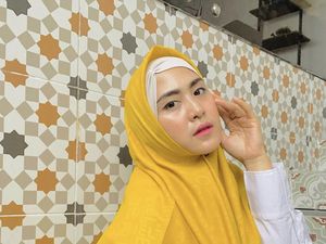 Gaya Istri Ustaz Solmed, April Jasmine Naik Moge ke Mall, Dinyinyirin Netizen Gaya Istri Ustaz Solmed, April Jasmine Naik Moge ke Mall, Dinyinyirin Netizen