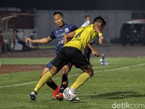 Arema FC Kalahkan Barito Putera 2-1