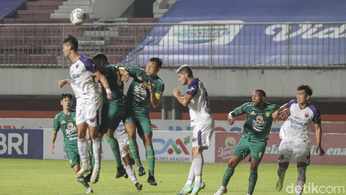 Bajul Ijo Benamkan Persita Tangerang 4-0 Persebaya Surabaya menang besar atas Persita Tangerang. Bajul Ijo meraih hasil 4-0 pada pekan ke-13 BRI Liga 1 2021 di Stadion Maguwoharjo, Rabu (24/11/2021).