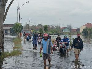 Banjir Pekalongan Belum Surut, Warga Masih Bertahan di Pengungsian Banjir Pekalongan Belum Surut, Warga Masih Bertahan di Pengungsian