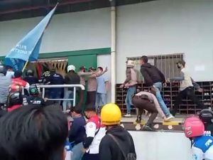 Kericuhan Warnai Aksi Sweeping Buruh di Majalengka Kericuhan Warnai Aksi Sweeping Buruh di Majalengka