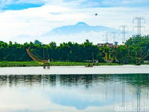 Cantiknya Gunung Gede-Pangrango dari Tangsel Pagi Ini