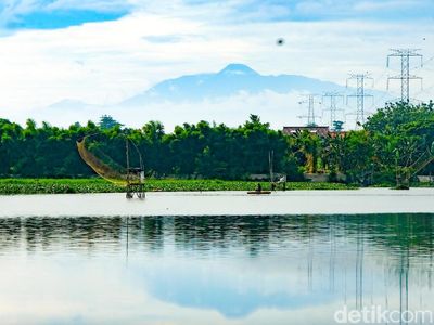 Cantiknya Gunung Gede-Pangrango dari Tangsel Pagi Ini