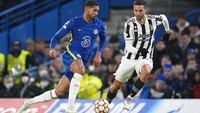 Juventus memilih bermain menunggu demi meredam tekanan Chelsea. AP Photo/Matt Dunham.