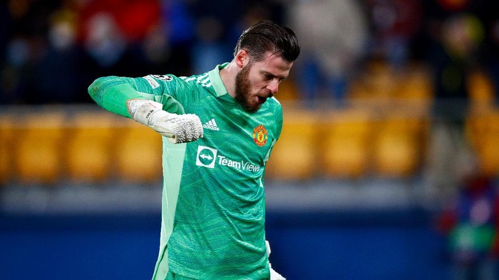 VILLARREAL, SPAIN - NOVEMBER 23: David De Gea of Manchester United celebrates their sides second goal scored by Jadon Sancho of Manchester United (not pictured) during the UEFA Champions League group F match between Villarreal CF and Manchester United at Estadio de la Ceramica on November 23, 2021 in Villarreal, Spain. (Photo by Eric Alonso/Getty Images)