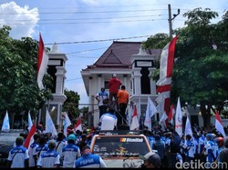 UMK Hanya Naik Rp 6.990, Serikat Buruh Demo di Gedung DPRD Tuban