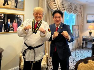 Dapat Sabuk Hitam Taekwondo, Donald Trump Malah Dicibir Warganet