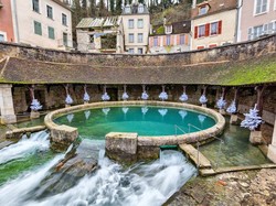 Fosse Dionne, Mata Air Misterius yang Terlihat Tak Memiliki Dasar