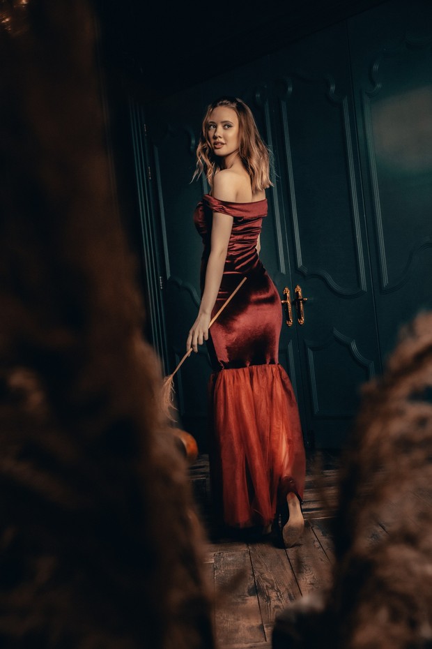 Gaya kondangan Aquarius./Foto: pexels.com/Olcay Ertem