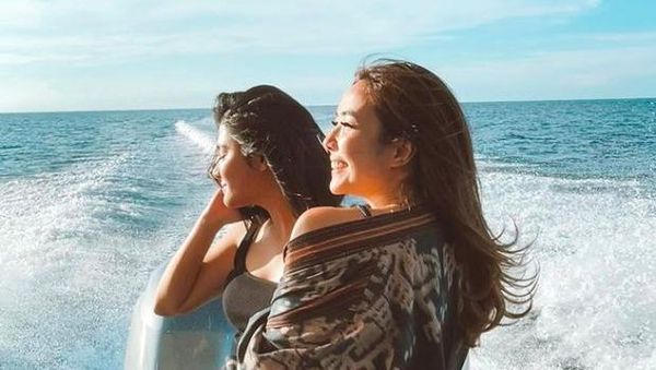 Seru Abis! Gaya Naysilla Mirdad dan Gisel Liburan Bareng