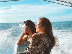 Seru Abis! Gaya Naysilla Mirdad dan Gisel Liburan Bareng