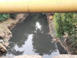 detikcom Do Your Magic: Sampah Kali Jambe Dekat Rest Area Tol Sudah Diangkut