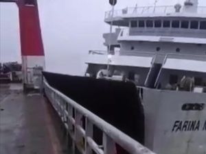 Angin Kencang, Dua Kapal Feri di Merak Banten Tabrakan Angin Kencang, Dua Kapal Feri di Merak Banten Tabrakan
