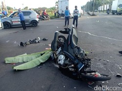 Vixion Terabas Traffic Light Disambar Pajero, Biker Tewas-Motor Remuk
