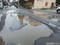 241 Km Jalan di Klaten Rusak, Waspada Aspal Nggronjal Lur...