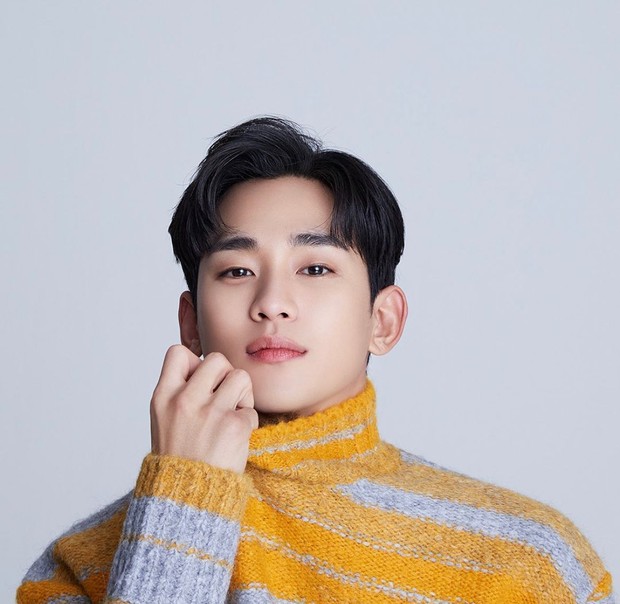 Selain terkenal berkat kemampuan aktingnya, ternyata Kim Soo Hyun juga digadang-gadang sebagai 'Raja Iklan' lho, Beauties.