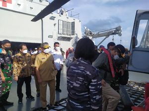 Naik Heli, Mahfud Md-Tito Cek Pos Pam Terluar di Pulau Sekatung-Pulau Laut