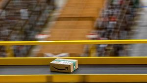 Marak Belanja Hadiah Natal Bikin Gudang Amazon Sibuk