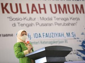 Menaker ke Mahasiswa: Anda Tak Bisa Santai-santai dengan Ijazah Sarjana
