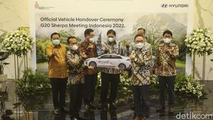 Menko Perekonomian Serah Terima Mobil Listrik Untuk Tamu KTT G20