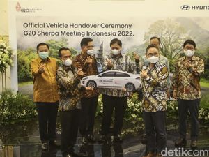 Menko Perekonomian Serah Terima Mobil Listrik Untuk Tamu KTT G20