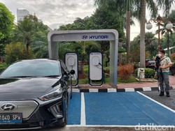 Indonesia Target 80% Pakai Kendaraan Listrik Tahun 2030, Luhut: Biar Kurangi Impor BBM