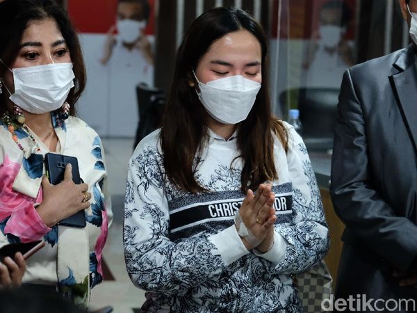 Anggiat Pasaribu Tertunduk Minta Maaf ke Arteria Dahlan