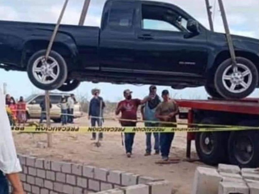 Hah! Pria Dikubur Bersama Mobil Pikapnya, Biar Bisa Dikendarai di Akhirat