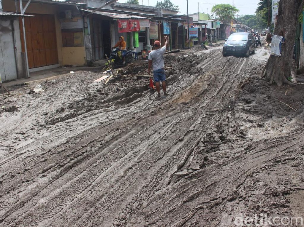Parah...! Jalan di Jombang Ini Bak Arena Offroad Parah...! Jalan di Jombang Ini Bak Arena Offroad