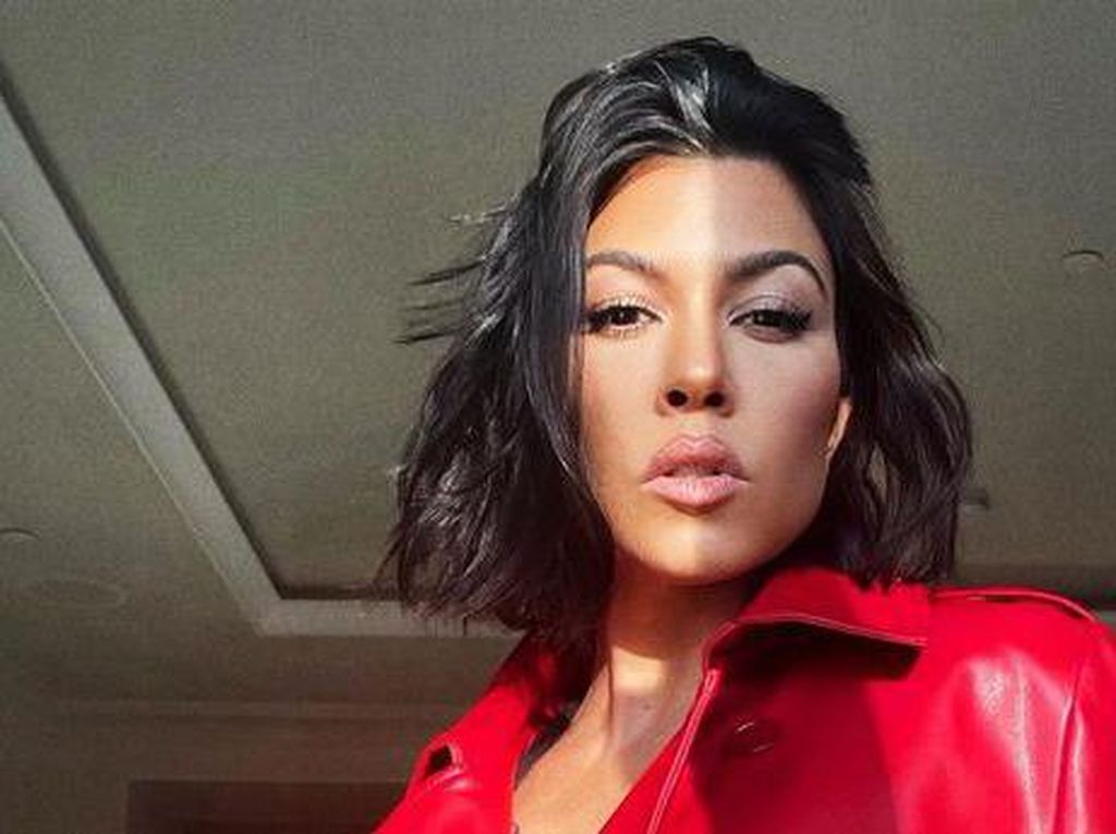 Jual Permen Karet untuk Miss V, Kourtney Kardashian Panen Hujatan Jual Permen Karet untuk Miss V, Kourtney Kardashian Panen Hujatan