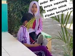 Kisah Pilu Kakak-Adik di Baubau Terpaksa Gantian Sepatu demi Sekolah