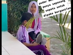 Melihat Video Kakak-Adik di Baubau Bergantian Sepatu demi Sekolah Melihat Video Kakak-Adik di Baubau Bergantian Sepatu demi Sekolah