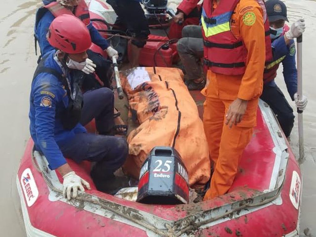 Korban Perahu Terbalik di Subang Ditemukan Tewas Korban Perahu Terbalik di Subang Ditemukan Tewas