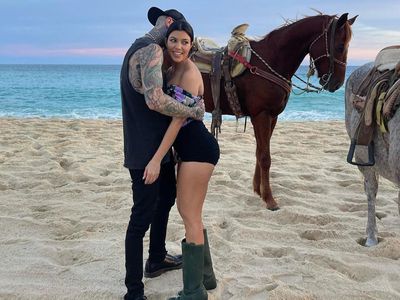 Travis Barker dan Kourtney Kardashian Hot Banget