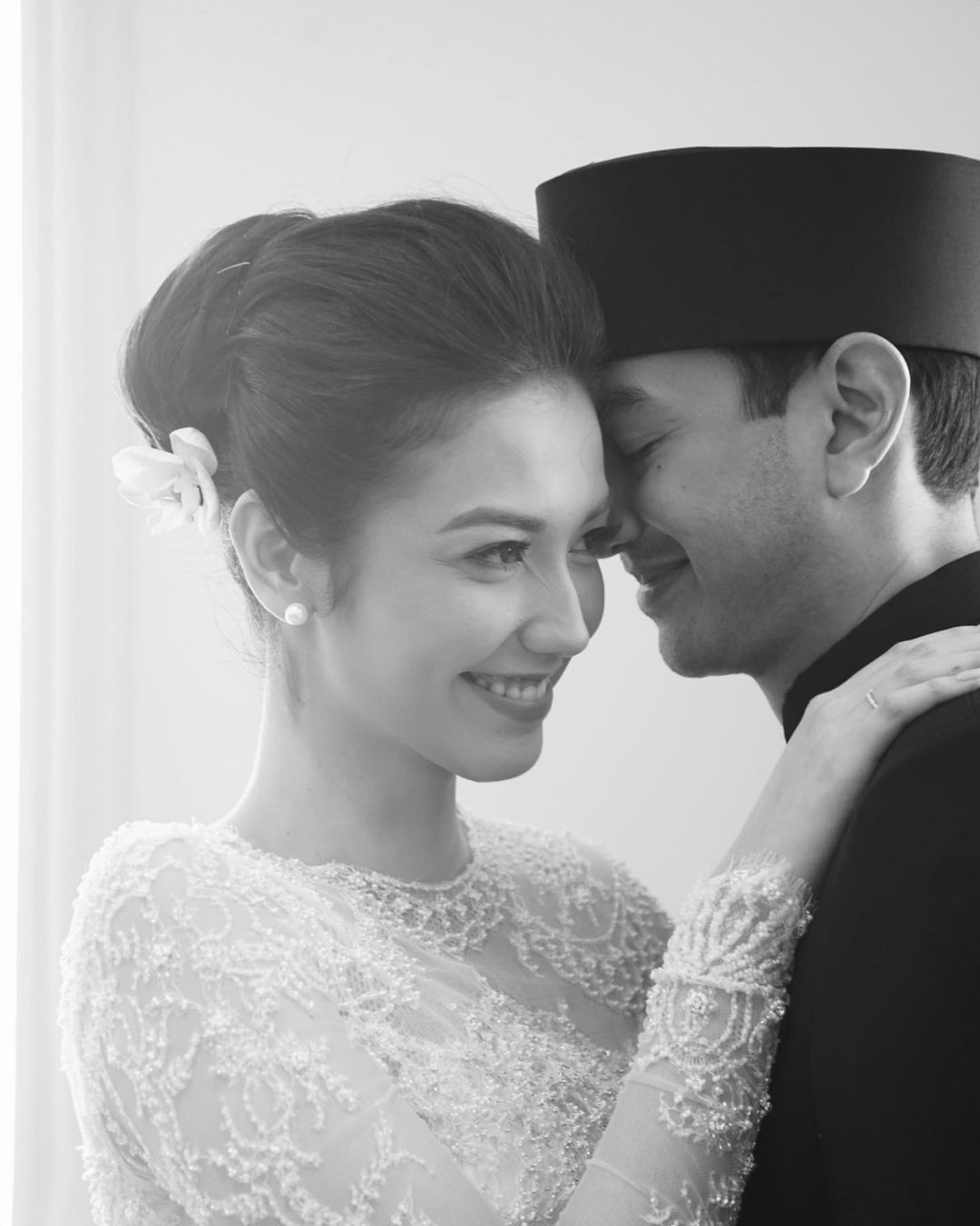 Velove Vexia dan Suami