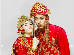 Selamat! Via Vallen Resmi Dilamar Chevra Yolandi