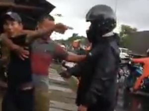 Geger Cekcok Moge Vs Sopir Truk di Batang Geger Cekcok Moge Vs Sopir Truk di Batang