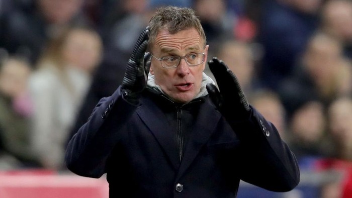 SALZBURG, AUSTRIA - NOVEMBER 29:  Ralph Rangnick, head coach of Leipzig reacts during the UEFA Europa League Group B match between RB Salzburg and RB Leipzig at  on November 29, 2018 in Salzburg, Austria.  (Photo by Alexander Hassenstein/Getty Images)