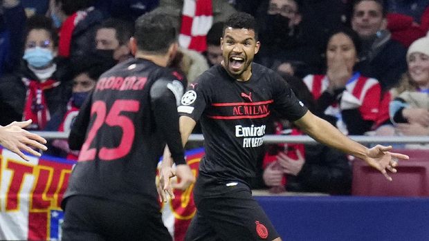 AC Milan's Junior Messias, right, celebrates after scoring the opening goal during a Group B Champions League soccer match between Atletico Madrid and AC Milan at the Wanda Metropolitano stadium in Madrid, Spain, Wednesday, Nov. 24, 2021. (AP Photo/Manu Fernandez)