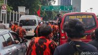 Ada Kapolda Metro, Polisi Pukul Mundur Massa Pemuda Pancasila
