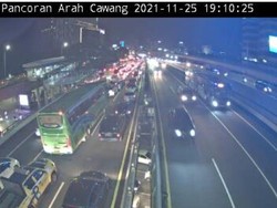 Ada Mobil Terbakar, Lalin di Tol Dalam Kota Arah Cawang Macet Parah