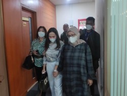 Minta Maaf ke Arteria Dahlan dan Ibunda, Anggiat Pasaribu Tiba di DPR