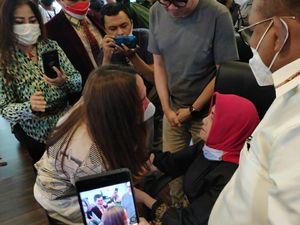 Pernyataan Lengkap Anggiat Pasaribu Usai Nangis Minta Maaf ke Arteria-Ibunda Pernyataan Lengkap Anggiat Pasaribu Usai Nangis Minta Maaf ke Arteria-Ibunda