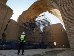 Gerbang Batu Bata Lengkung Terbesar di Dunia Terancam Roboh